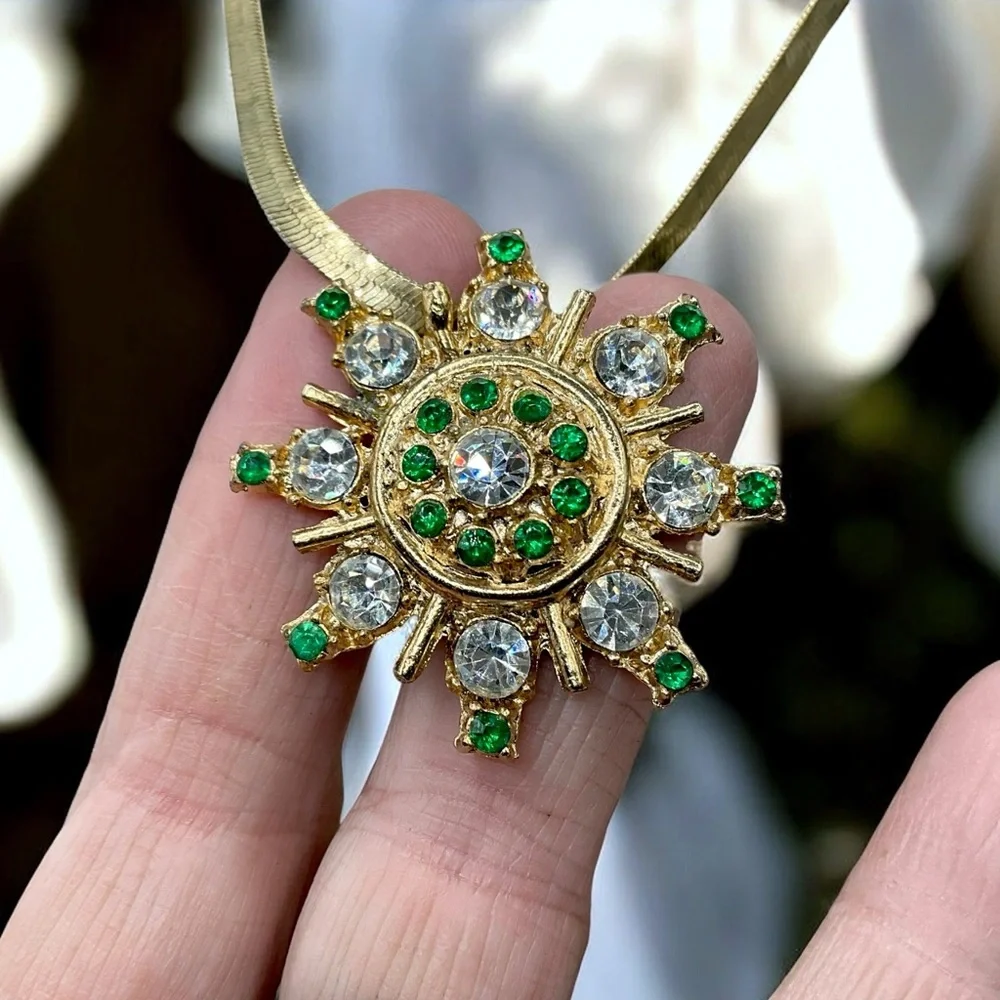 🌺Vintage Gold & Green Rhinestone Jewelry Set - Picture 3 of 9